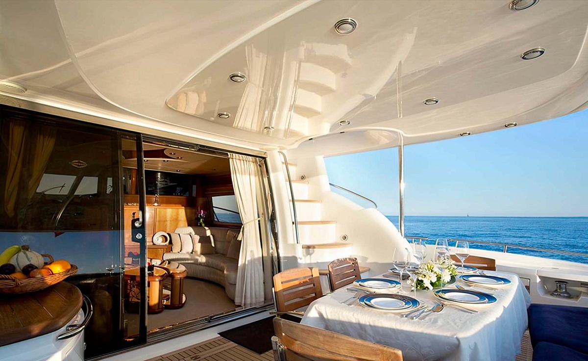 Аренда моторной яхты Sunseeker 75 Vogue of Monaco на Мальдивах
